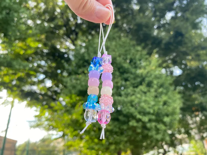 太陽の光で 色が変わる？！