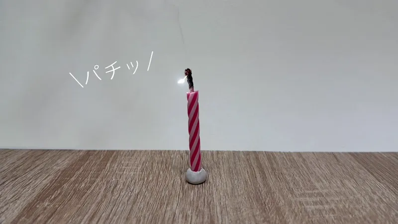 ろうそくの火花が散る様子