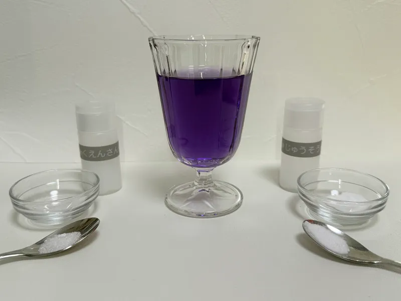 マロウブルーでマジカルソーダ作り